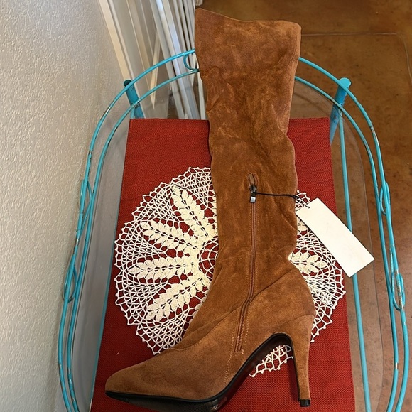 NWT over the knee high boot with zip side. Size 40 or 9 - Picture 2 of 9